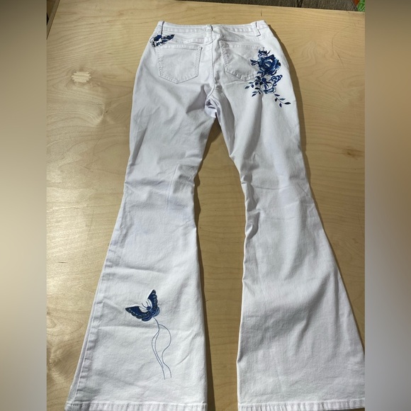 VENUS White Flare Jeans with Blue Embroidery 8 (MV) - Picture 11 of 11
